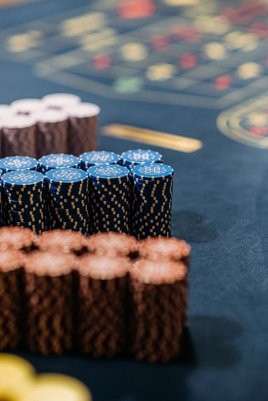 Meja roulette live casino dengan dealer